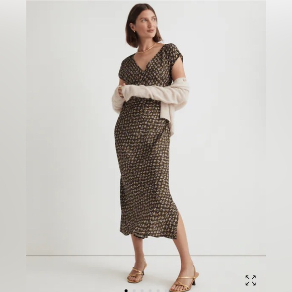 Madewell Dresses & Skirts - Madewell wide v-neck midi dress size 4
